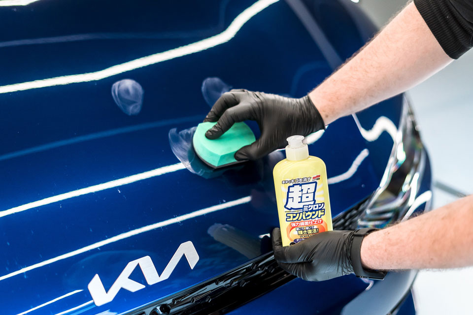 Soft99 micro liquid compound dark & black do usuwania zacieków po wodzie ciemne lakiery 250ml gąbka gratis - obrazek 4