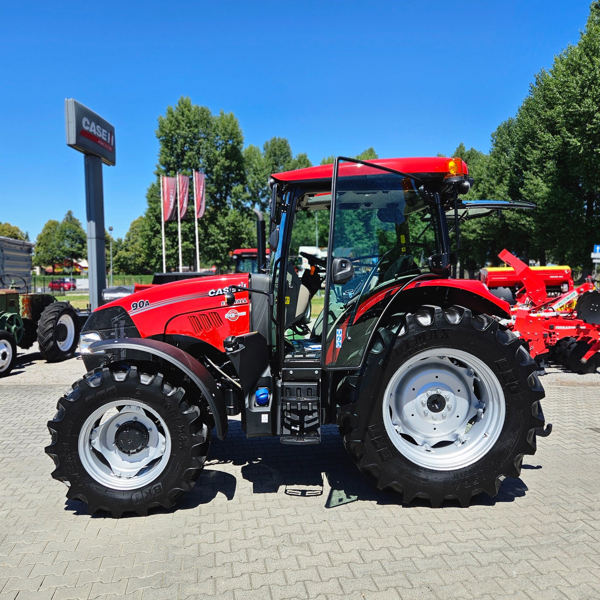 Traktor CASE FARMALL 90A – ciągnik rolniczy 90 KM - obrazek 6