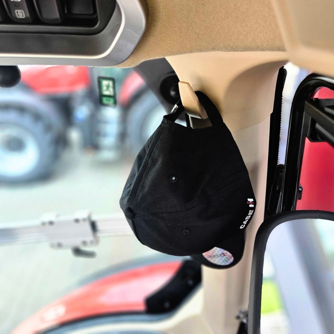 Czapka z czarnym haftem 3D - obrazek 6