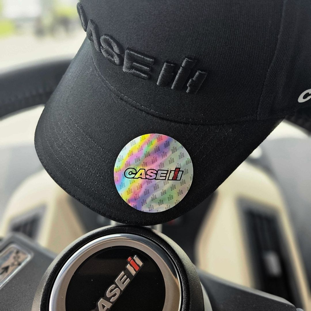 Czapka z czarnym haftem 3D - obrazek 5