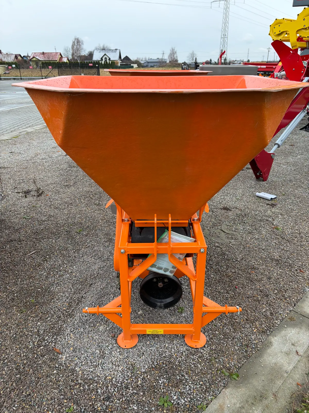 Posypywarka komunalna Motyl 400L do soli i piasku - obrazek 8