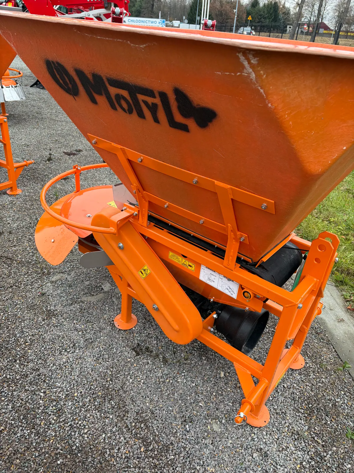 Posypywarka komunalna Motyl 400L do soli i piasku - obrazek 6