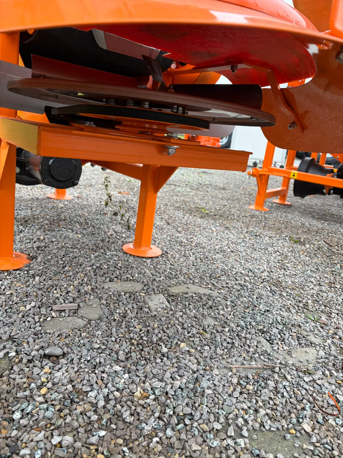 Posypywarka komunalna Motyl 400L do soli i piasku - obrazek 3