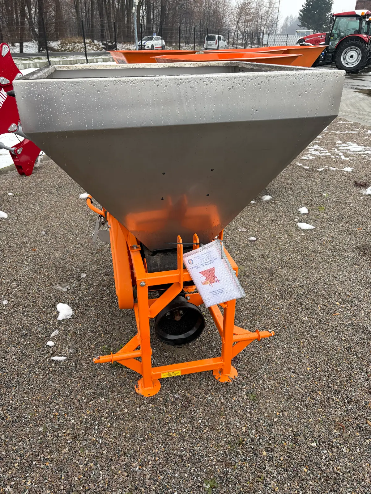 Posypywarka komunalna Motyl 600L do soli i piasku przystawka komunalna blacha kwasoodporna - obrazek 5