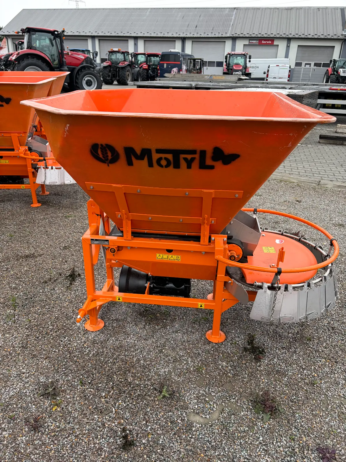 Posypywarka komunalna Motyl 400L do soli i piasku przystawka komunalna - obrazek 3