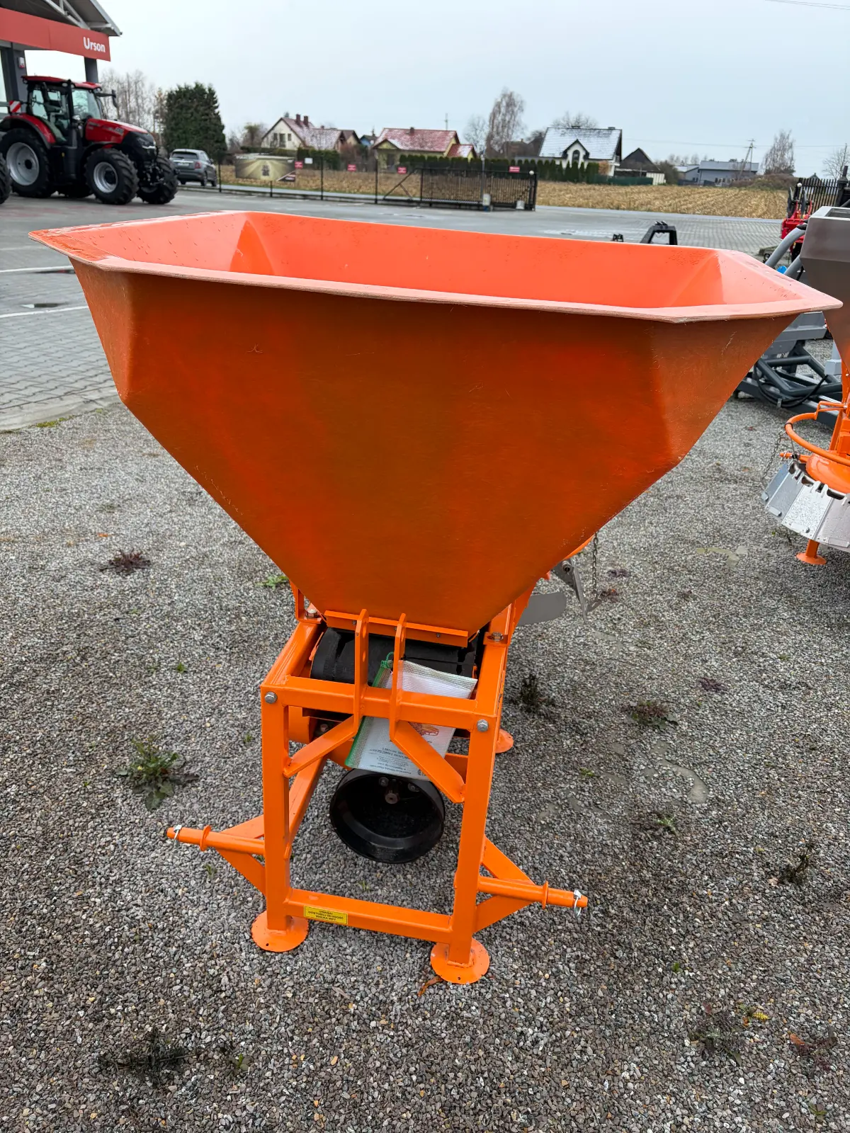 Posypywarka komunalna Motyl 400L do soli i piasku przystawka komunalna - obrazek 4