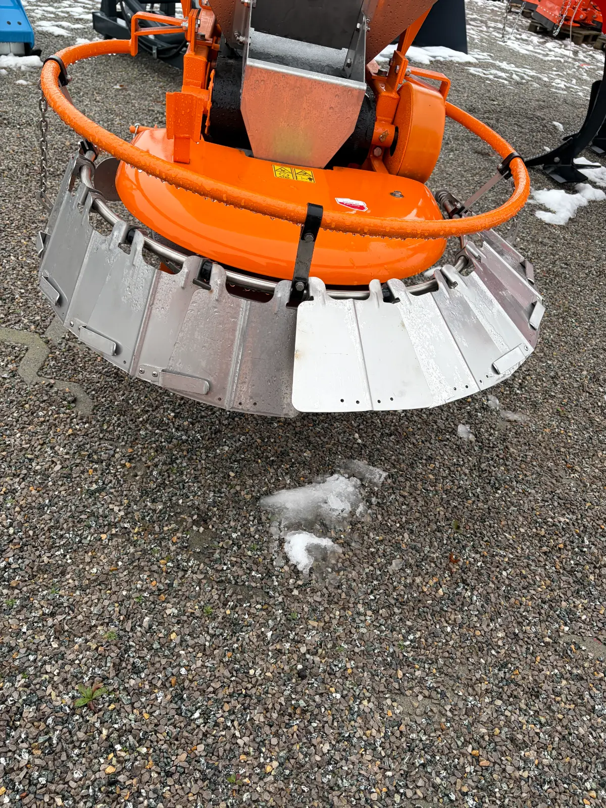 Posypywarka komunalna Motyl 600L do soli i piasku przystawka komunalna blacha kwasoodporna - obrazek 8